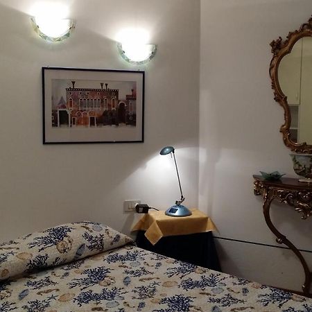 In The Heart Of Venice Free Internet Extérieur photo