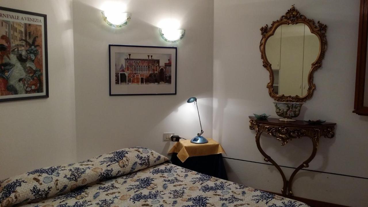 In The Heart Of Venice Free Internet Extérieur photo